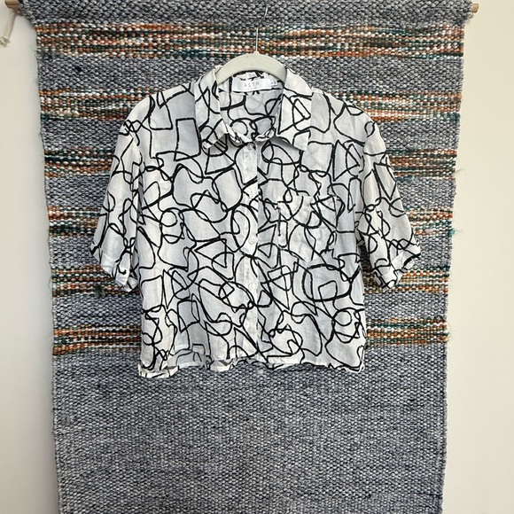 Astr Tops - Astr Monochrome Boxy Crop Buttondown